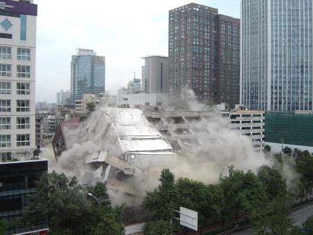 成都闹市成功爆破百货大厦( China) 成都闹市成功爆破百货大厦( China)